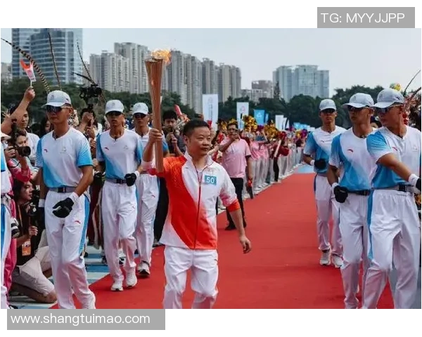 参加十五运会火炬传递广州站,何小鹏:能够“夸耀”好久 参加十五运会火炬传递广州站,何小鹏:能够“夸耀”好久